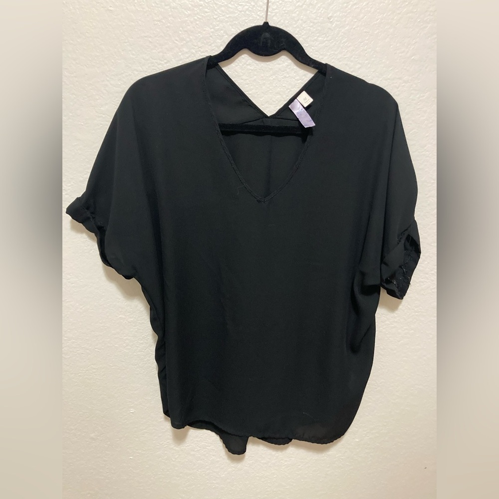 Alya Black Flowy V-Neck Women's Blouse Size Medium Business Casual